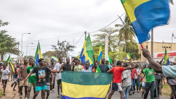 Gabonese people rejoicing in a street in Port-Gentil (economic capital), on August 30, 2023 after the announcement of the Coup d'Etat perpetrated by the Gabonese Defense and Security Forces. - Sputnik Africa