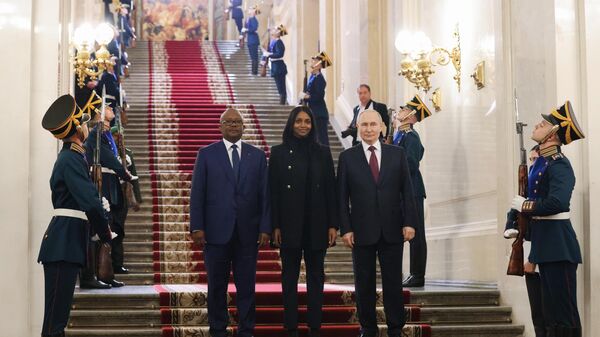 Russian President Vladimir Putin and Guinea-Bissau President Umaro Sissoco Embalo, left, pose for photos as they leave after a meeting at the Kremlin in Moscow, Russia. Daughter of Guinea-Bissau President and his adviser Suzana Teixeira Embalo, is in the centre. - Sputnik Africa