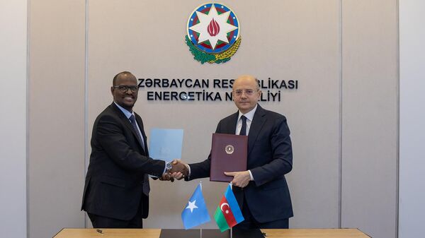 Somali Petroleum Minister Dahir Shire Mohamed and Azerbaijani Energy Minister Parviz Shahbazov sign a memorandum on oil and gas cooperation in Azerbaijan's capital Baku. February 27, 2025. - Sputnik Africa