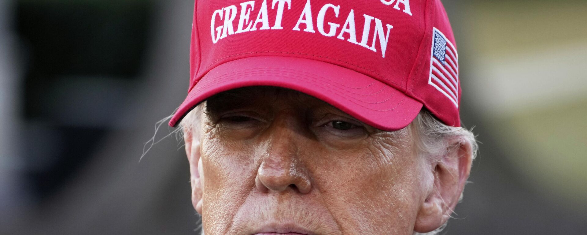 President Donald Trump talks with reporters before boarding Marine One on the South Lawn of the White House in Washington, Friday, Feb. 28, 2025. - Sputnik Africa, 1920, 01.03.2025