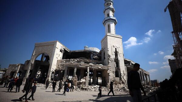 Palestinians leave Imam Al-Shafi'i Mosque after performing Friday prayers in Gaza City, Palestinian territories, on February 28, 2025.  - Sputnik Africa