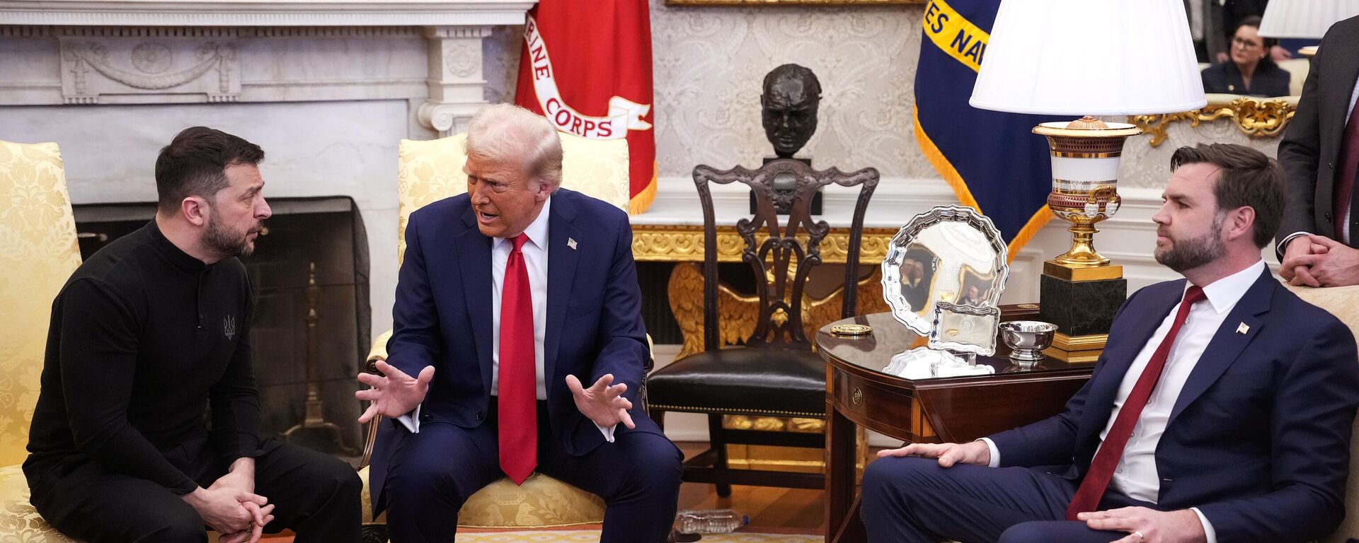 US President Donald Trump (C) and Vice President JD Vance meet with Ukrainian President Volodymyr Zelensky in the Oval Office at the White House on February 28, 2025 in Washington, DC. - Sputnik Africa, 1920, 02.03.2025