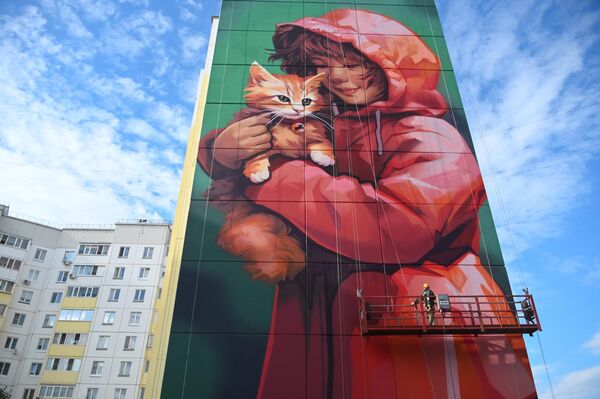 Mural 4 paws by artists Ivan and Aigul from Novosibirsk on the facade of one of the apartment buildings, painted as part of the international art festival Omsk, you are simply space! in Omsk.  - Sputnik Africa