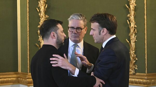 Keir Starmer, Volodymyr Zelenskyy, Emmanuel Macron lors du sommet des dirigeants européens sur l'Ukraine, le 2 mars 2025 - Sputnik Afrique