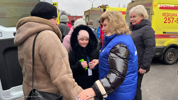 Un groupe d'habitants de la région russe de Koursk, ramenés d'Ukraine en Russie, le 3 mars 2025 Un groupe d'habitants de la région russe de Koursk, ramenés d'Ukraine en Russie, le 3 mars 2025 - Sputnik Afrique