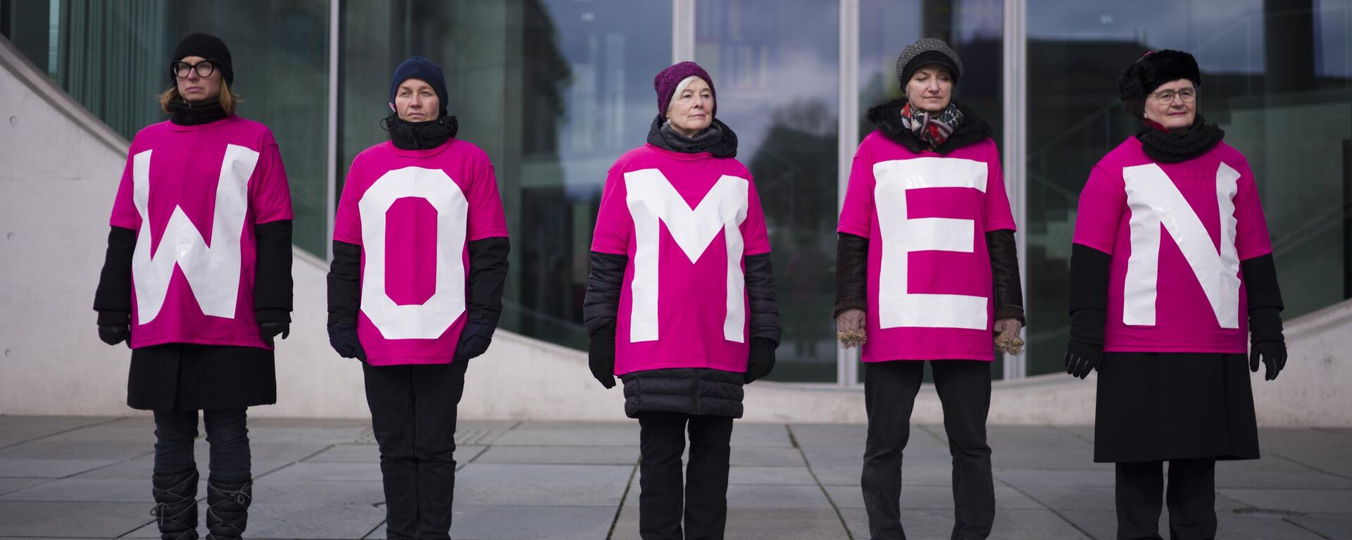 Women attend a protest marking International Women's Day, March 8, 2023, in Berlin, Germany - Sputnik Africa, 1920, 08.03.2025