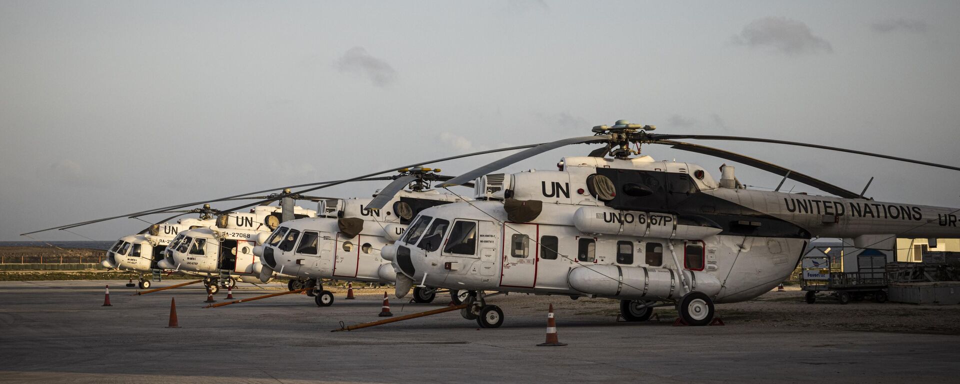 United Nations helicopters are berthed at Aden Adde International Airport on September 3, 2022 in Mogadishu, Somalia. - Sputnik Africa, 1920, 08.03.2025