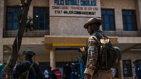 M23 rebels guard a unit of surrendering Congolese police officers on February 22, 2025 in Bukavu, Democratic Republic of Congo.  - Sputnik Africa