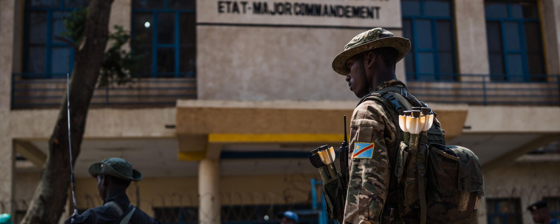 M23 rebels guard a unit of surrendering Congolese police officers on February 22, 2025 in Bukavu, Democratic Republic of Congo.  - Sputnik Africa, 1920, 10.03.2025