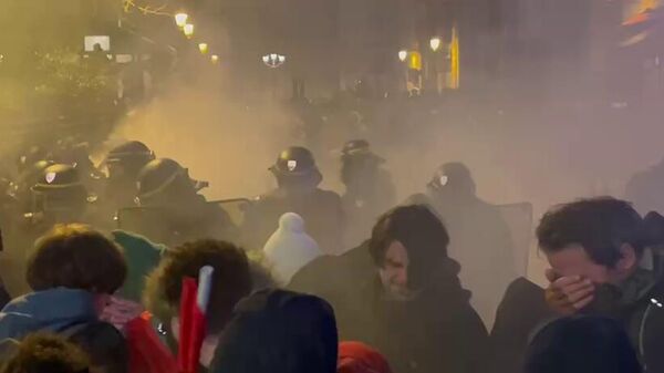 Paris: évacuation forcée de la Gaîté lyrique, occupée pendant trois mois par des migrants