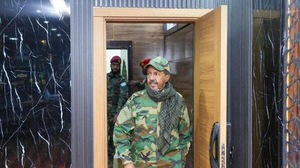 Le Président et commandant en chef somalien, Hassan Sheikh Mohamoud, sur la ligne de front, le 18 mars 2025 - Sputnik Afrique