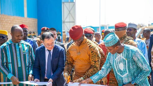 Ibrahim Traoré inaugure une cimenterie - Sputnik Afrique