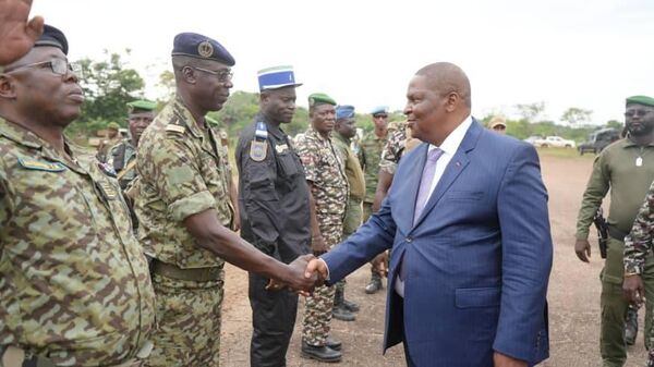 Le Président centrafricain au camp militaire de Béréngo - Sputnik Afrique