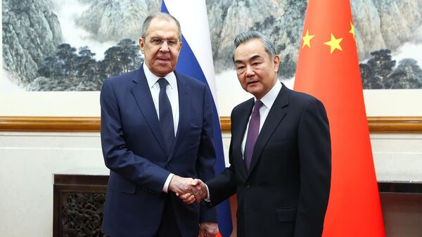 Sergueï Lavrov s'entretient avec son homologue chinois Wang Yi, à Moscou. - Sputnik Afrique