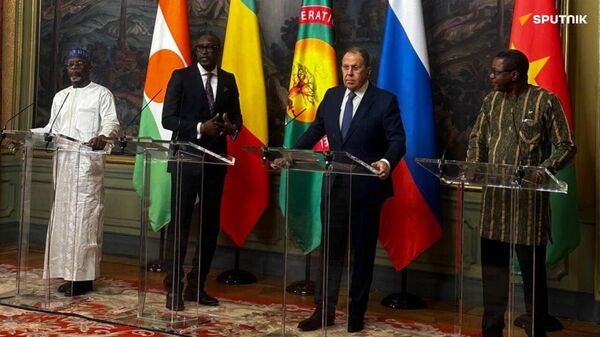 Armée au top: la Russie peut aider les pays de l'AES face au terrorisme et à l'impérialisme, selon un panafricaniste - Sputnik Afrique