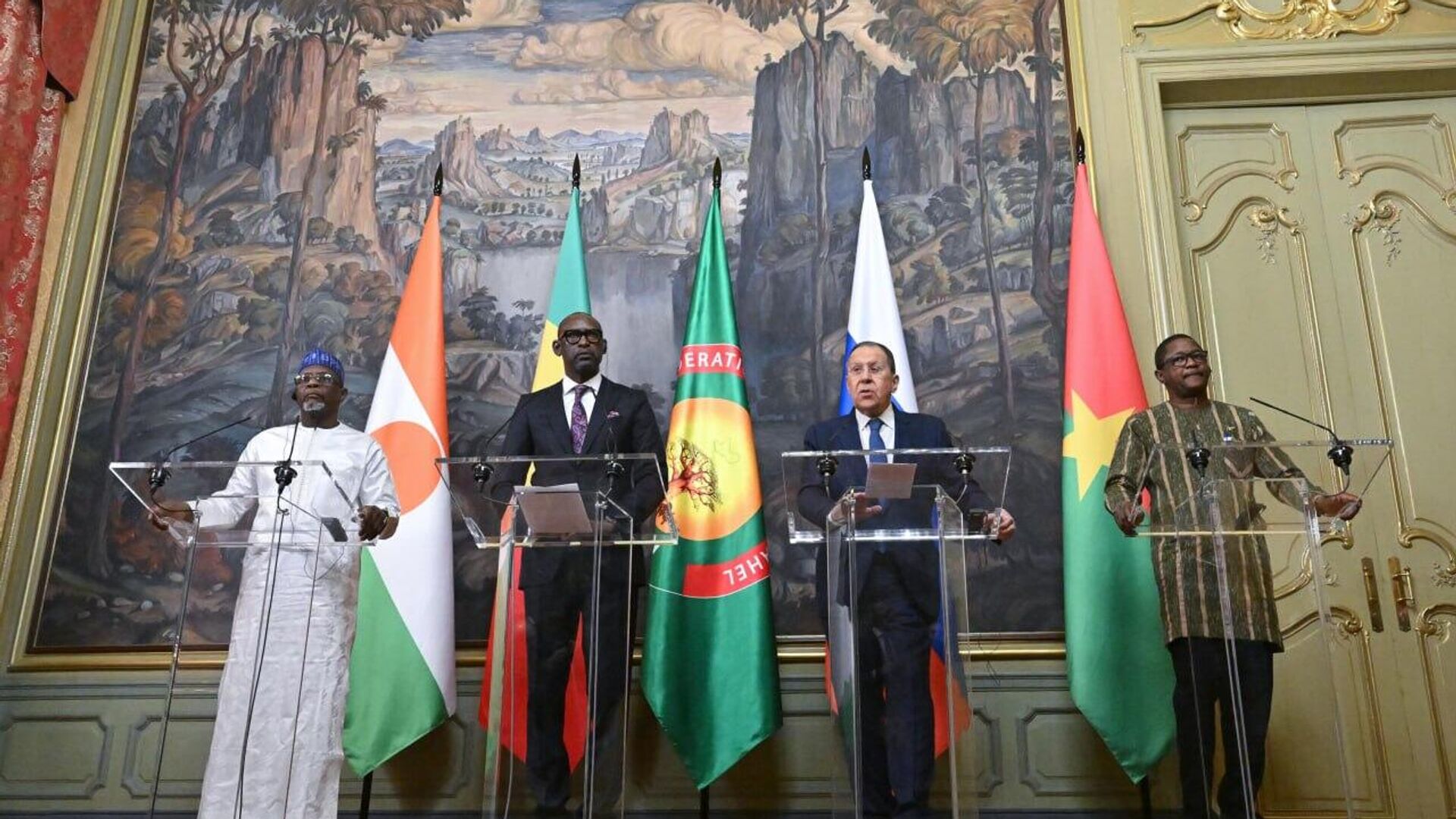 Russia, AES Forge Pragmatic Solidarity-Based Strategic Partnership in Security & Defense - Sputnik Africa, 1920, 04.04.2025