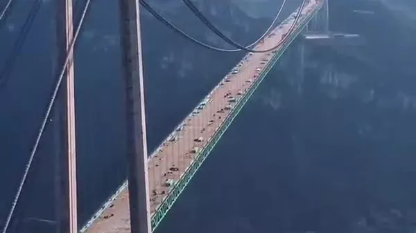 ▶ La Chine achève la construction du plus haut pont du monde - Sputnik Afrique