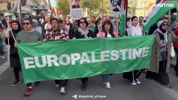 Génocide! Ceux qui se taisent sont complices!: une manifestation propalestinienne à Paris - Sputnik Afrique