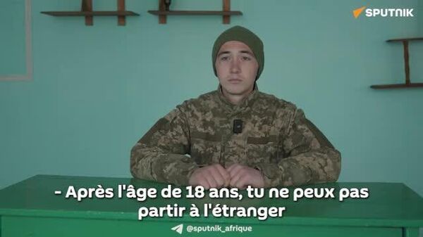 ▶ Les forces armées ukrainiennes obligent les Ukrainiens de 18 ans à signer des contrats militaires - Sputnik Afrique