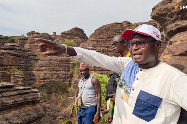 Chaque Burkinabè doit s'engager à être un ambassadeur culturel et touristique Chaque Burkinabè doit s'engager à être un ambassadeur culturel et touristique - Sputnik Afrique