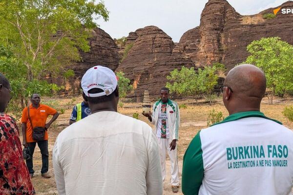 Chaque Burkinabè doit s'engager à être un ambassadeur culturel et touristique Chaque Burkinabè doit s'engager à être un ambassadeur culturel et touristique - Sputnik Afrique