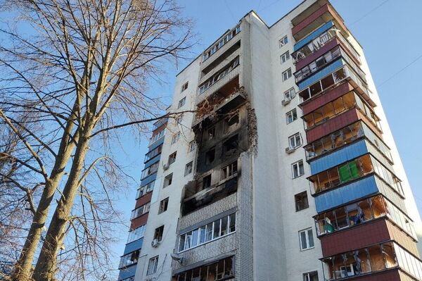 Le drone ukrainien qui a touché un immeuble dans la ville russe de Koursk cette nuit transportait une charge contenant des éléments destructeurs, selon les autorités de la région Le drone ukrainien qui a touché un immeuble dans la ville russe de Koursk cette nuit transportait une charge contenant des éléments destructeurs, selon les autorités de la région - Sputnik Afrique