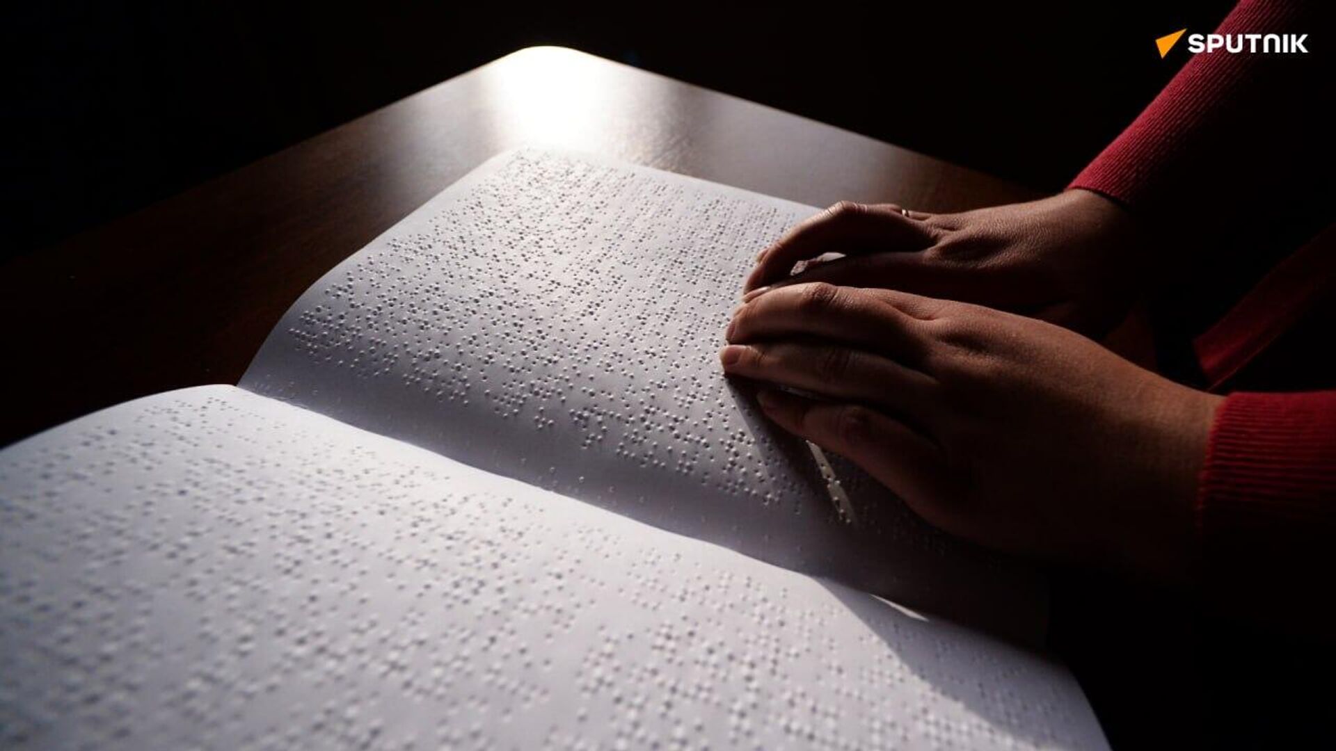 Une entrepreneuse malgache relève le défi de créer un appareil qui traduit tous types de texte en braille Une entrepreneuse malgache relève le défi de créer un appareil qui traduit tous types de texte en braille - Sputnik Afrique, 1920, 15.04.2025