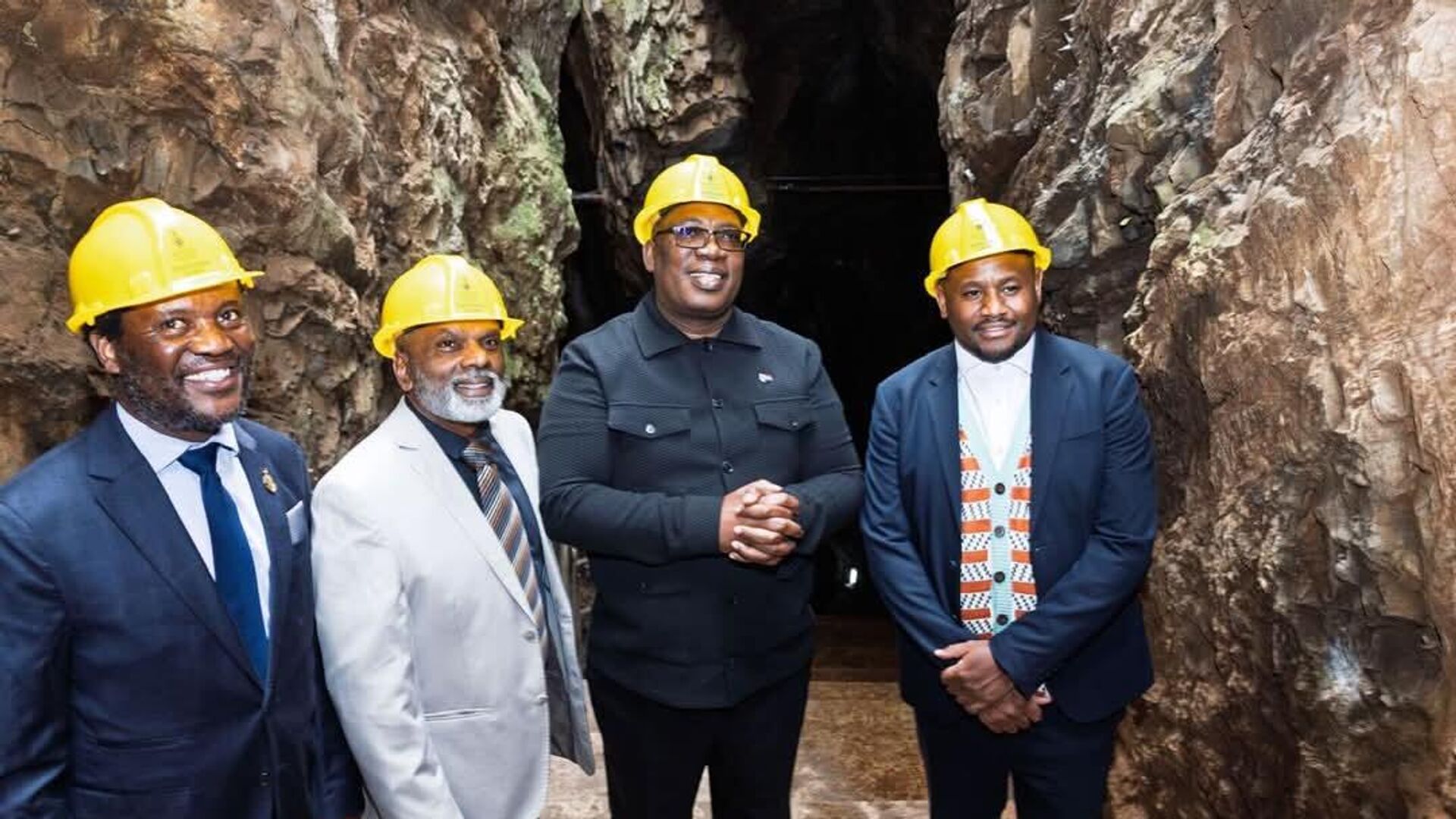 Visit the Ancestors: South Africa Reopens Famous Sterkfontein Caves Visit the Ancestors: South Africa Reopens Famous Sterkfontein Caves - Sputnik Africa, 1920, 15.04.2025