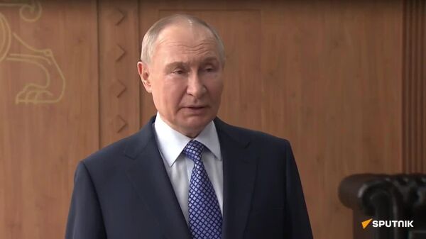 ▶ Poutine répond à la presse lors de la cérémonie de remise des prix Service à Moscou - VIDEO INTEGRALE - Sputnik Afrique