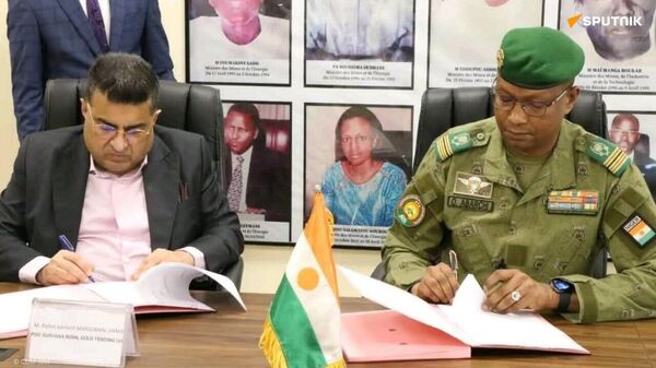 Le Niger signe un accord avec une société émiratie pour raffiner l'or localement - Sputnik Afrique