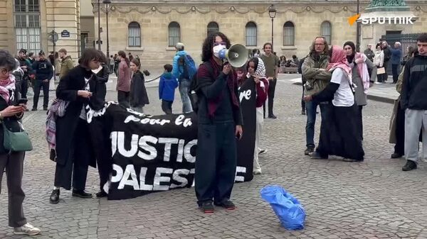 Gaza, Paris est avec toi: un rassemblement pro-palestinien dans la capitale française - Sputnik Afrique