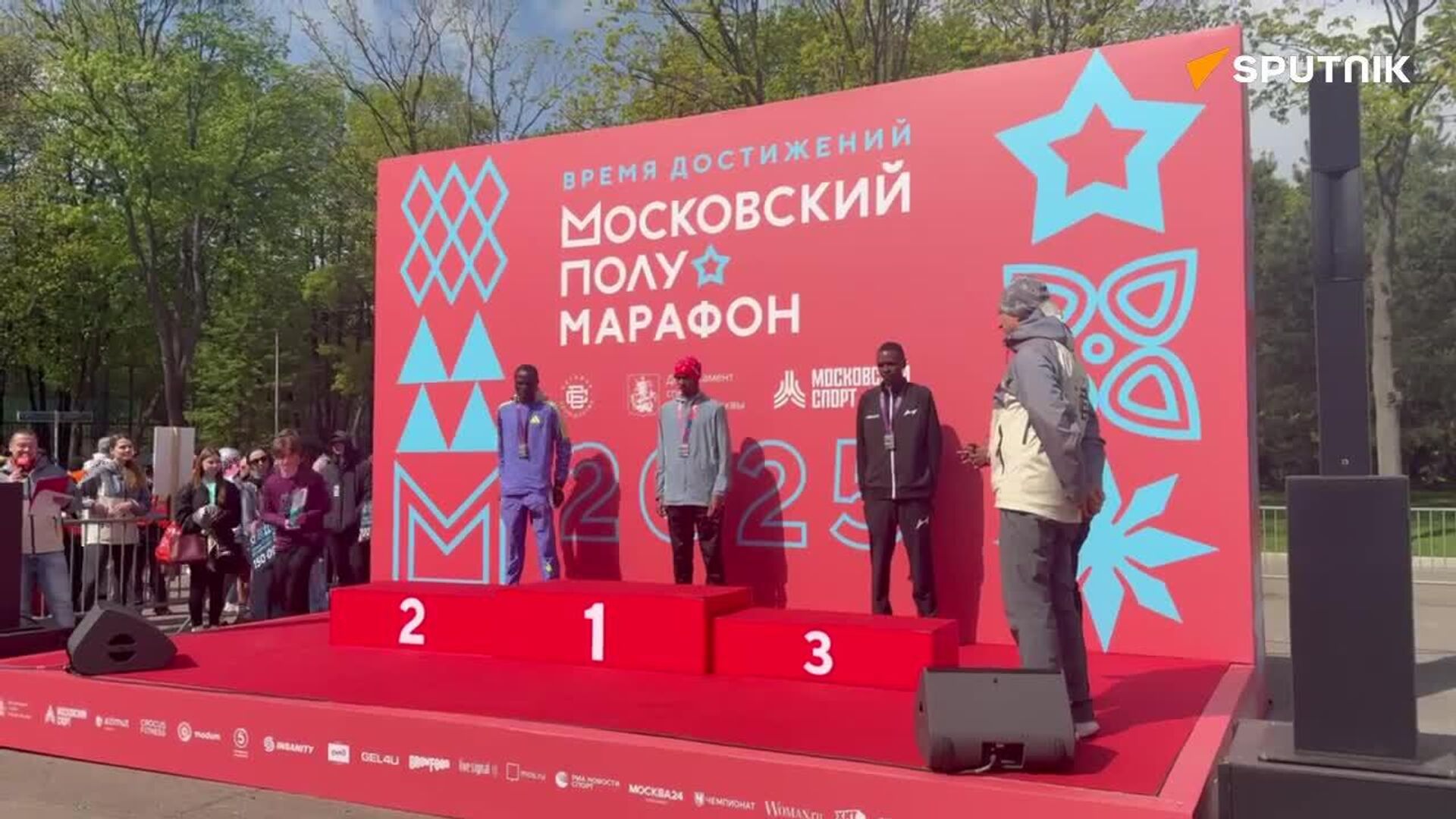 Ethiopia and Kenya Athletes Win Moscow Half Marathon Ethiopia and Kenya Athletes Win Moscow Half Marathon - Sputnik Africa, 1920, 27.04.2025