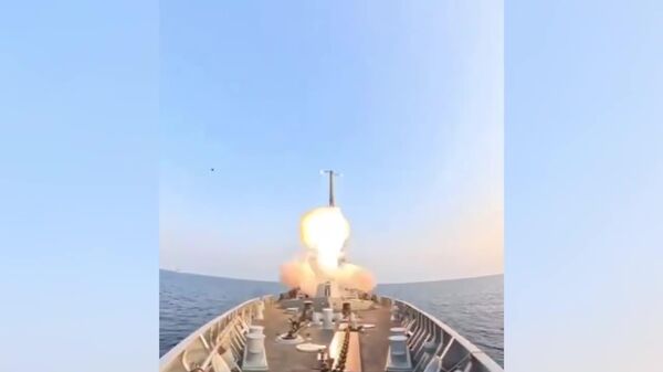 La marine indienne a mené des tirs des missiles anti-navires indo-russes Brahmos - Sputnik Afrique