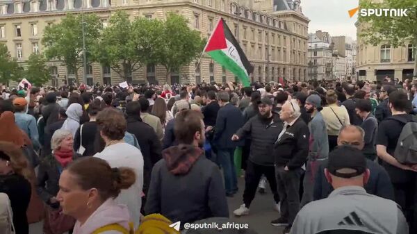 Un rassemblement contre l'islamophobie à Paris en hommage à un jeune Malien tué dans une mosquée en France - Sputnik Afrique