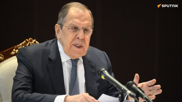 Monnaie unique des BRICS: prématurée selon Lavrov, mais l'usage des devises nationales atteint 90% dans les échanges menés par la Russie - Sputnik Afrique