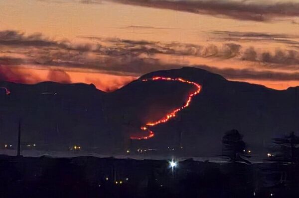 Cape Town Wildfires Force Evacuations, Arson Suspected Cape Town Wildfires Force Evacuations, Arson Suspected - Sputnik Africa
