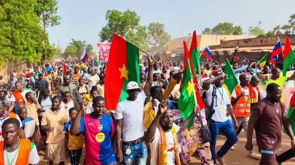 Manifestation à Ouagadougou en soutien à Ibrahim Traoré - Sputnik Afrique