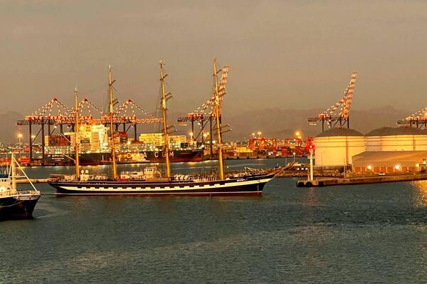 Russian Sail Training Ship Kruzenshtern Arrives in Cape Town, South Africa Russian Sail Training Ship Kruzenshtern Arrives in Cape Town, South Africa - Sputnik Africa