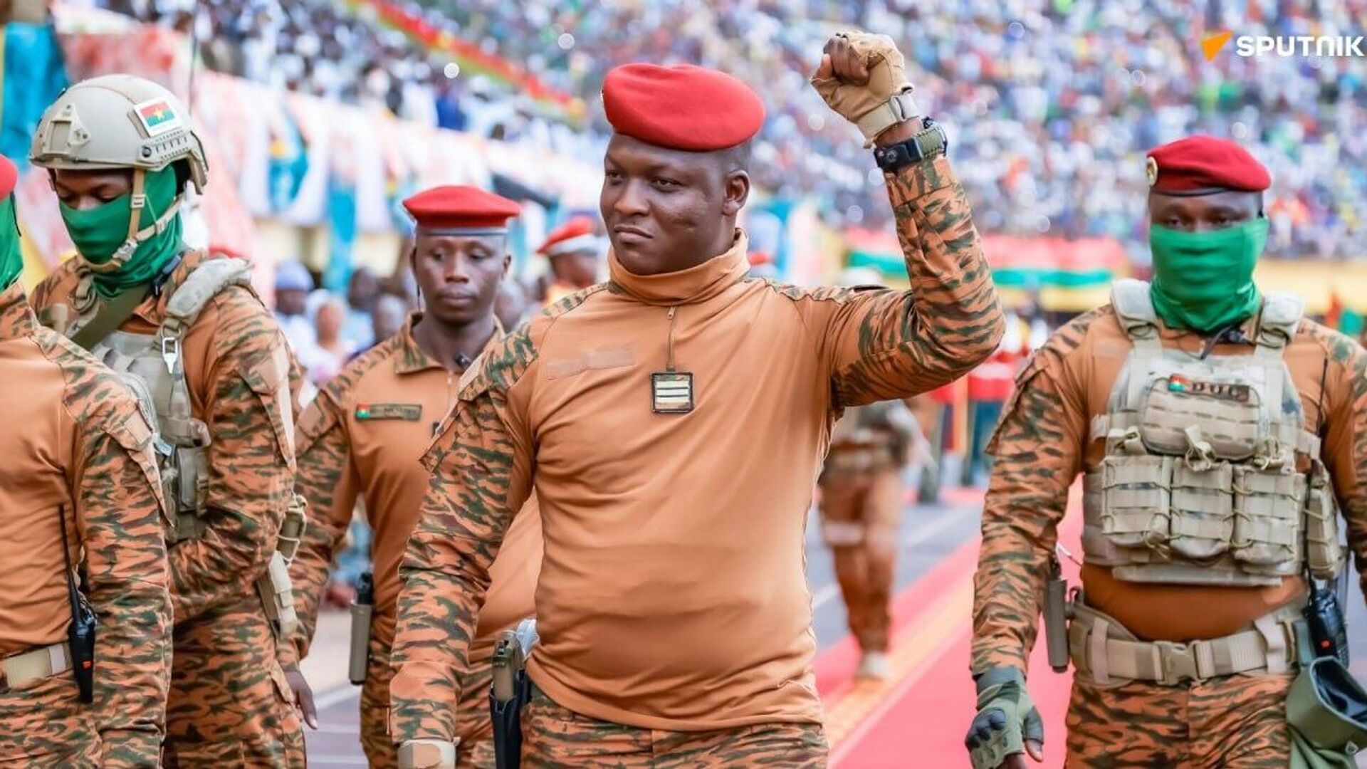 Burkina Faso President Salutes Citizens After Demonstrations of Support Burkina Faso President Salutes Citizens After Demonstrations of Support - Sputnik Africa, 1920, 01.05.2025
