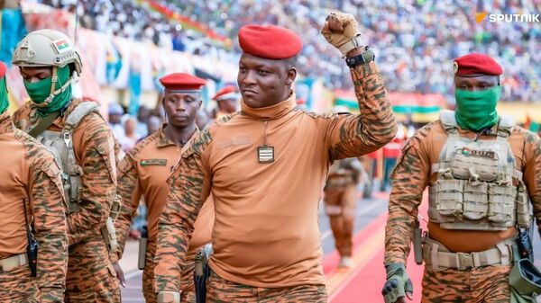 Burkina Faso President Salutes Citizens After Demonstrations of Support - Sputnik Africa