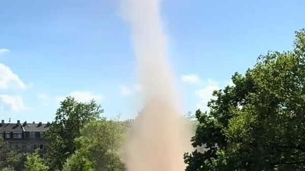 #viral | Mini-Tornado Twirls Through Alaunpark in Dresden, Germany - Sputnik Africa