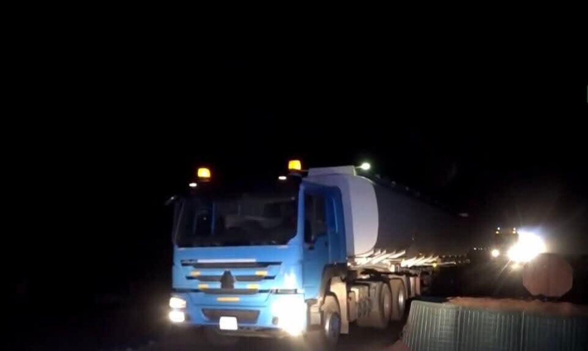 AES Strategic Partnership: Niger Supplies Mali With Fuel AES Strategic Partnership: Niger Supplies Mali With Fuel - Sputnik Africa, 1920, 02.05.2025