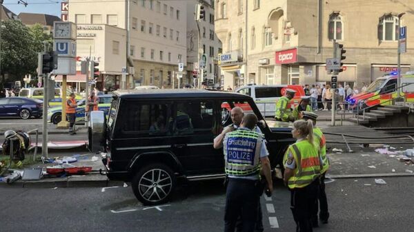 Le nombre de blessés à Stuttgart où une voiture a foncé sur la foule a atteint 8 - Sputnik Afrique