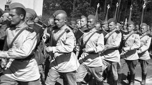 The Great Patriotic War of 1941-1945. Parade of tank crews of the Guards Corps of Lieutenant-General Semyon Krivoshein, who distinguished themselves during the Berlin offensive operation. - Sputnik Africa