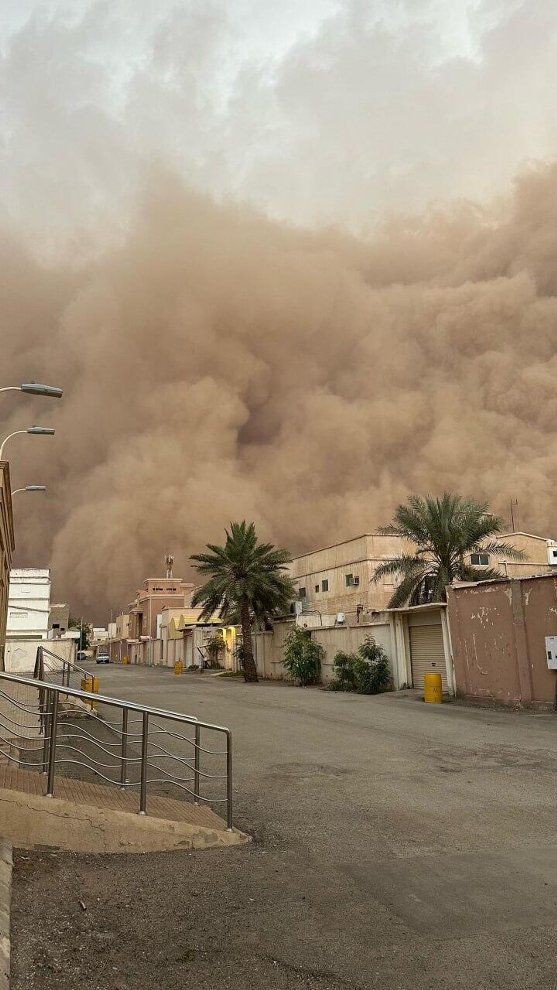 #viral | Horrible Dust Storm Turns Day Into Night in Saudi Arabia #viral | Horrible Dust Storm Turns Day Into Night in Saudi Arabia - Sputnik Africa, 1920, 04.05.2025