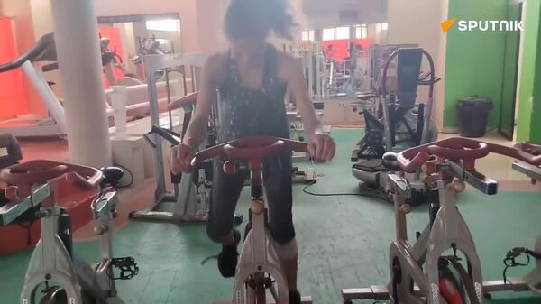 À 60 ans, elle émerveille en tant qu'entraîneuse de sport: tout est possible pour cette Tunisienne! - Sputnik Afrique