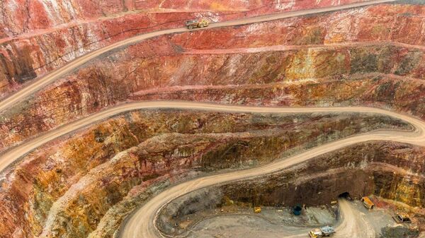 SA's Gold Fields Moves to Fully Acquire Australia’s Gold Road in Strategic $2 - Sputnik Africa