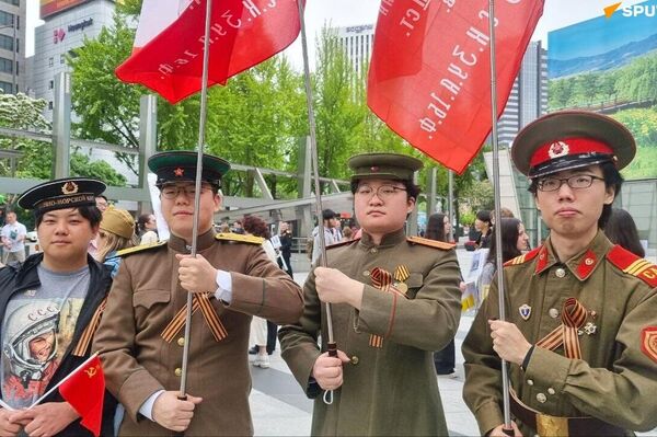 Seoul Hosts Record-Breaking 'Immortal Regiment' March for Victory Day Seoul Hosts Record-Breaking 'Immortal Regiment' March for Victory Day - Sputnik Africa