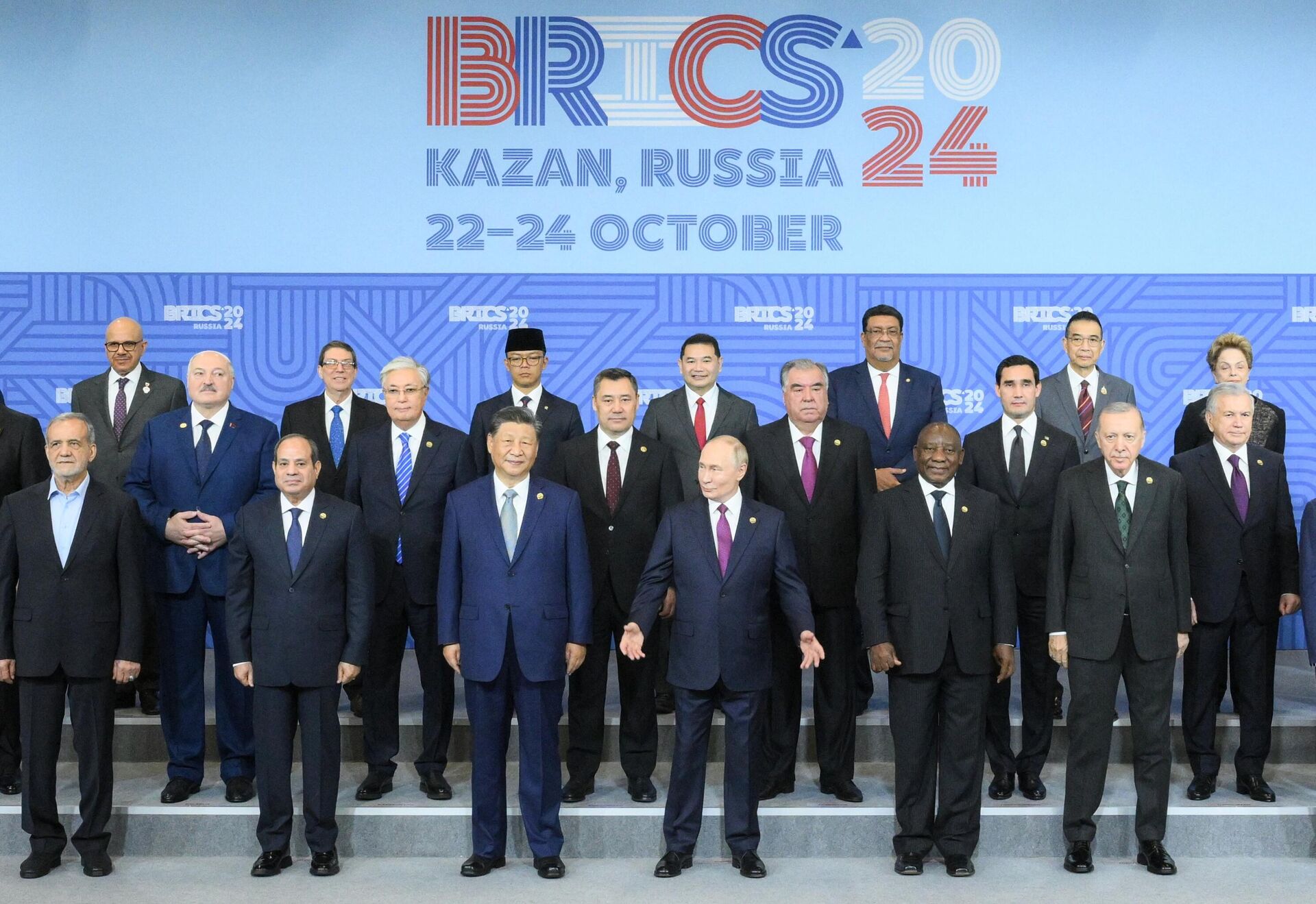 Joint photo session of the heads of delegations of the BRICS countries Joint photo session of the heads of delegations of the BRICS countries - Sputnik Africa, 1920, 07.05.2025
