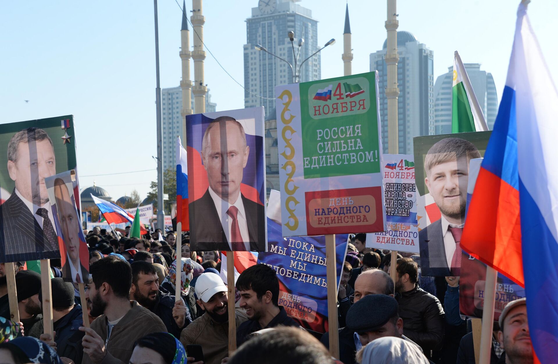 Participants in a rally in the center of Grozny dedicated to National Unity Day. Participants in a rally in the center of Grozny dedicated to National Unity Day. - Sputnik Africa, 1920, 07.05.2025